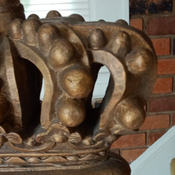 Crown Statue - Picture 9 of 9